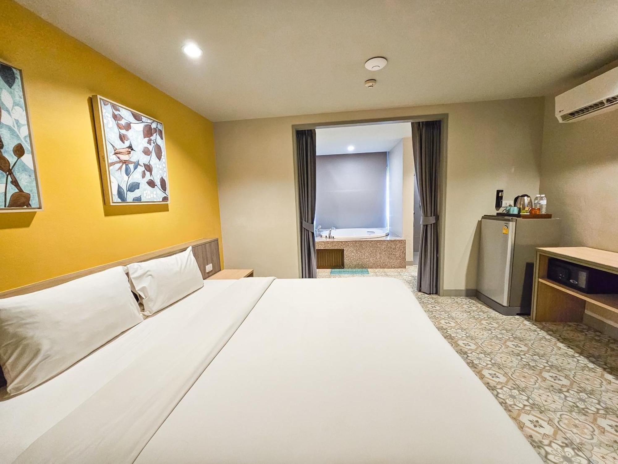 Recenta Suite Phuket Suanluang Екстер'єр фото