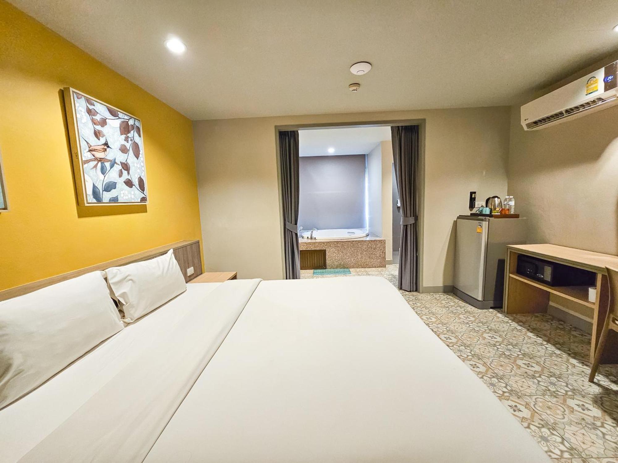 Recenta Suite Phuket Suanluang Екстер'єр фото