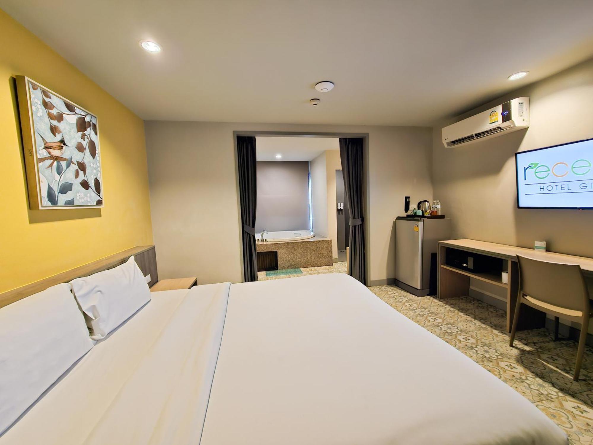 Recenta Suite Phuket Suanluang Екстер'єр фото