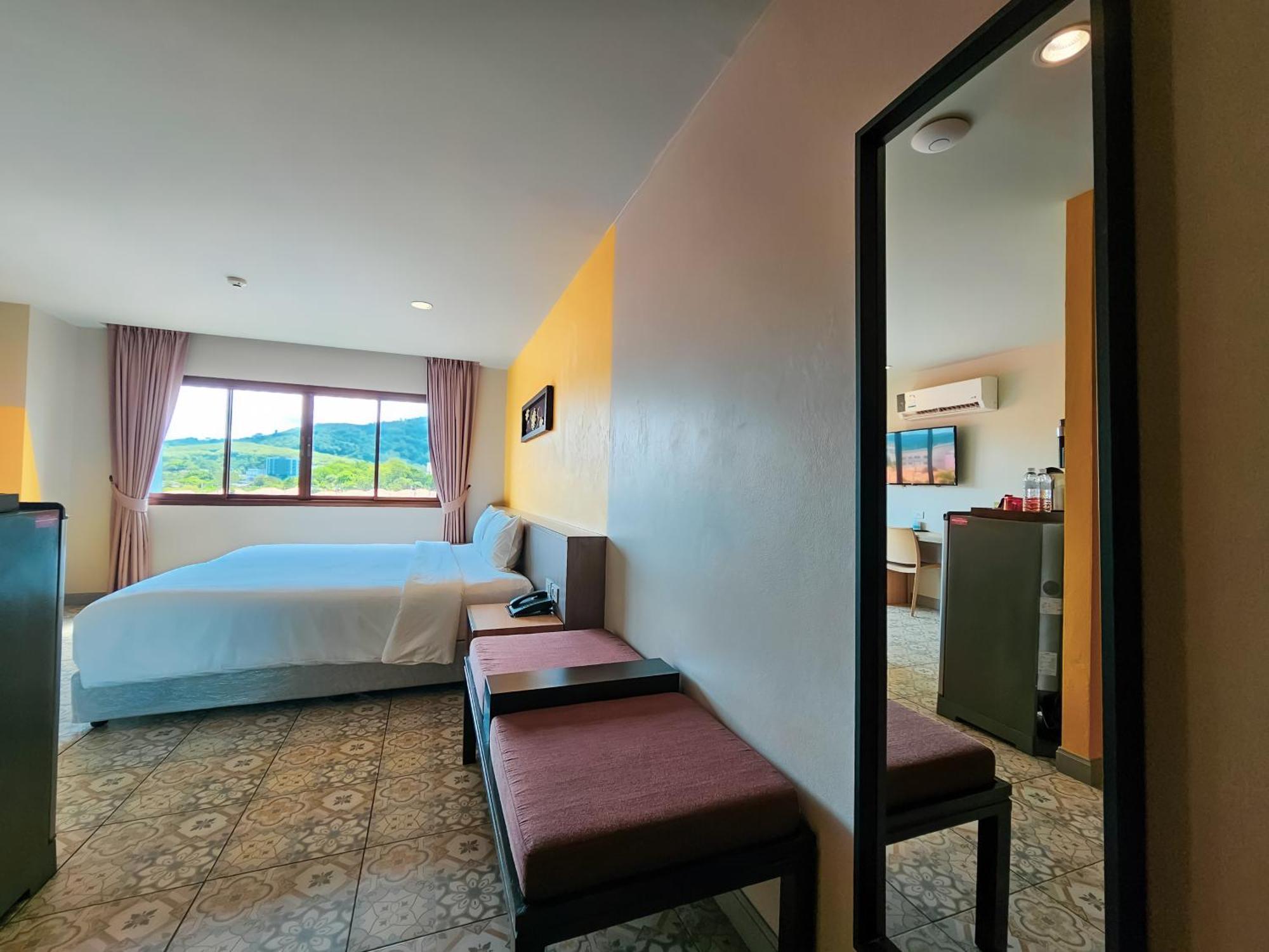 Recenta Suite Phuket Suanluang Екстер'єр фото