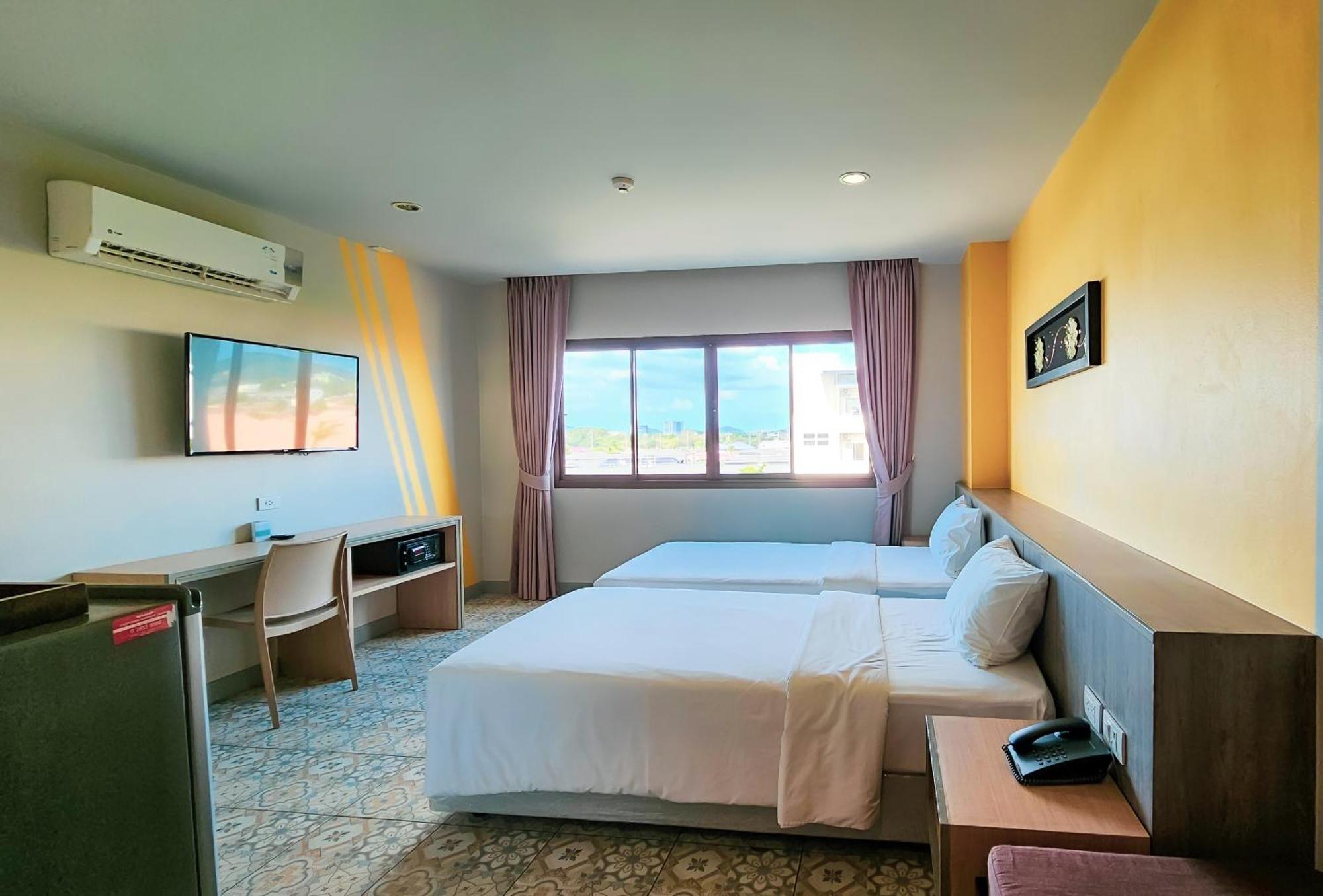 Recenta Suite Phuket Suanluang Екстер'єр фото
