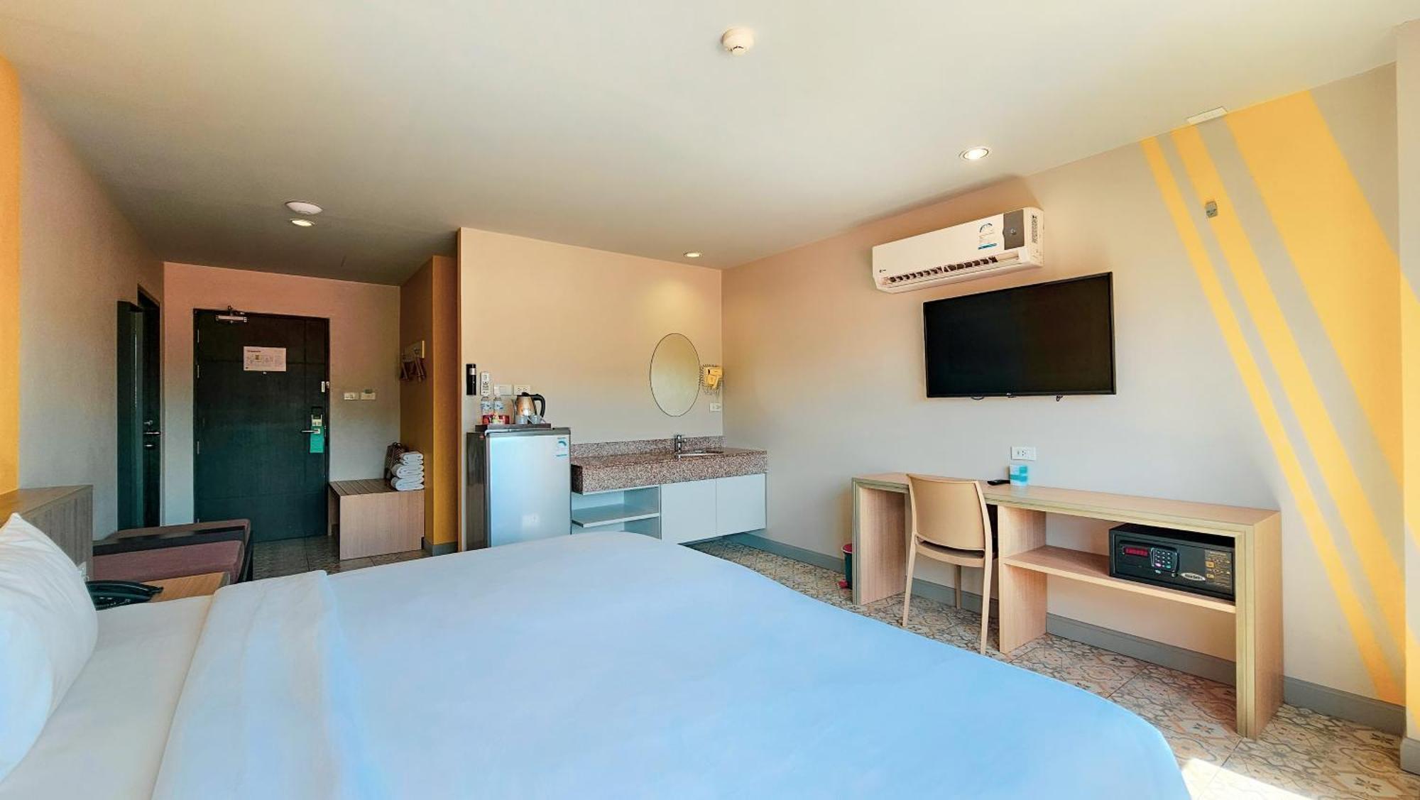 Recenta Suite Phuket Suanluang Екстер'єр фото
